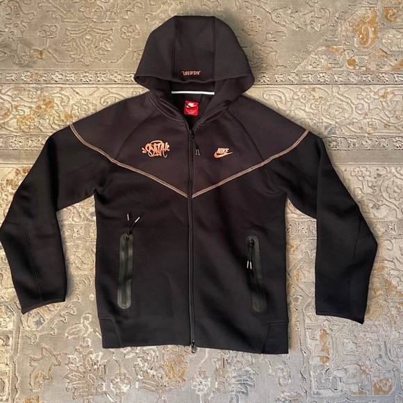 Limited Edition Syna World Nike Tech